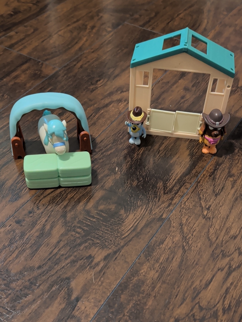 Bluey Mini Play Stable Set with Cowboy & Horse Figures